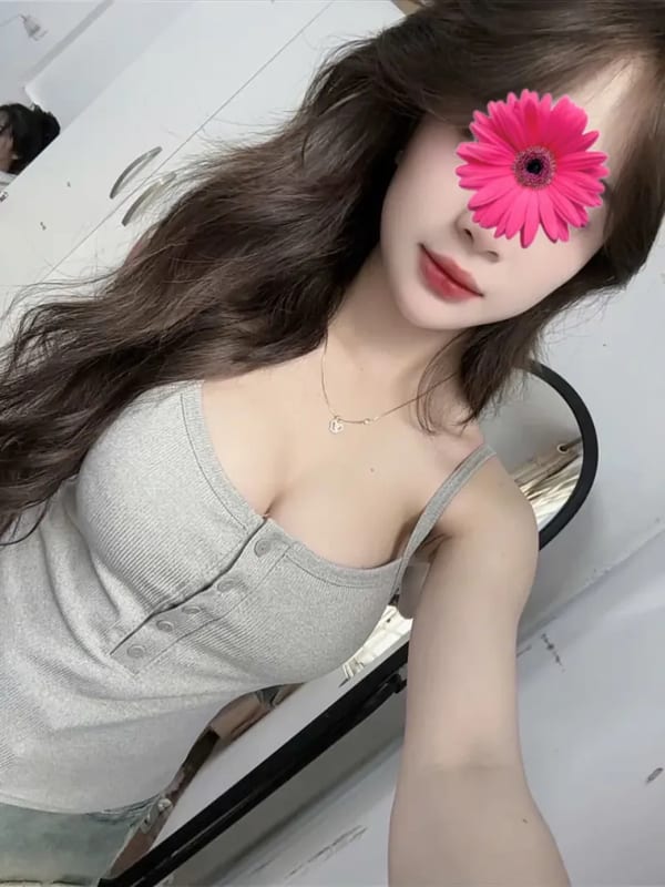 BÉ THUÝ XINH NON VÚ TO LỒN HỒNG