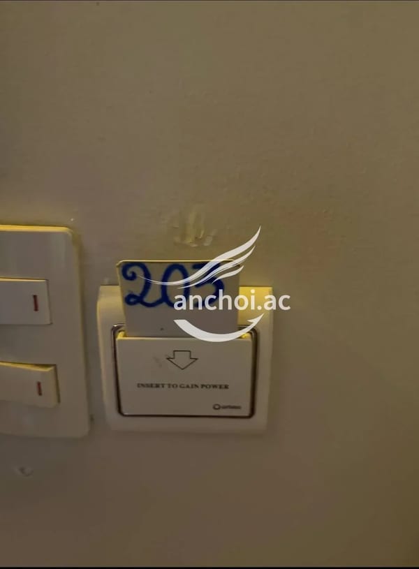Em gái ngực đẹp, giao tiếp cởi mở thân thiện. Bú mút lâu và sâu, bím khít ấm nón