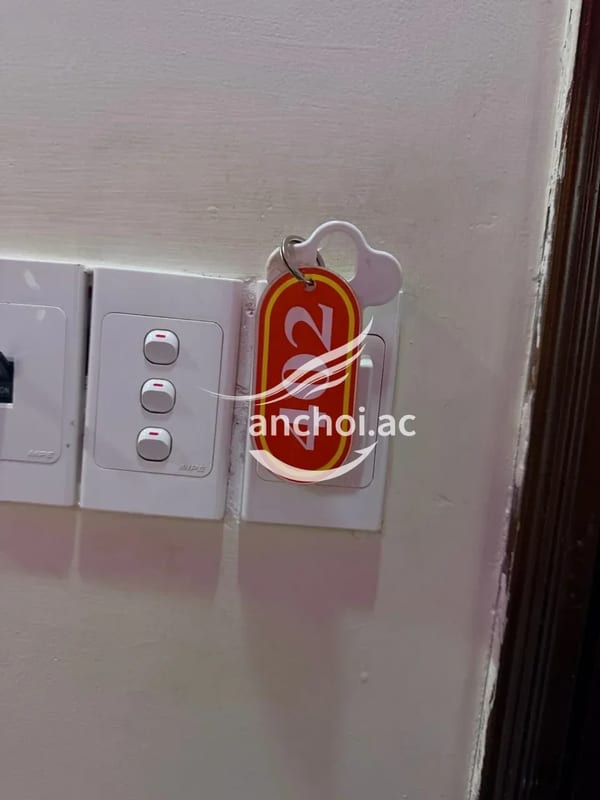 Em có quả mông thần thánh, gặp rồi chỉ muốn úp mặt vào sông quê hahah